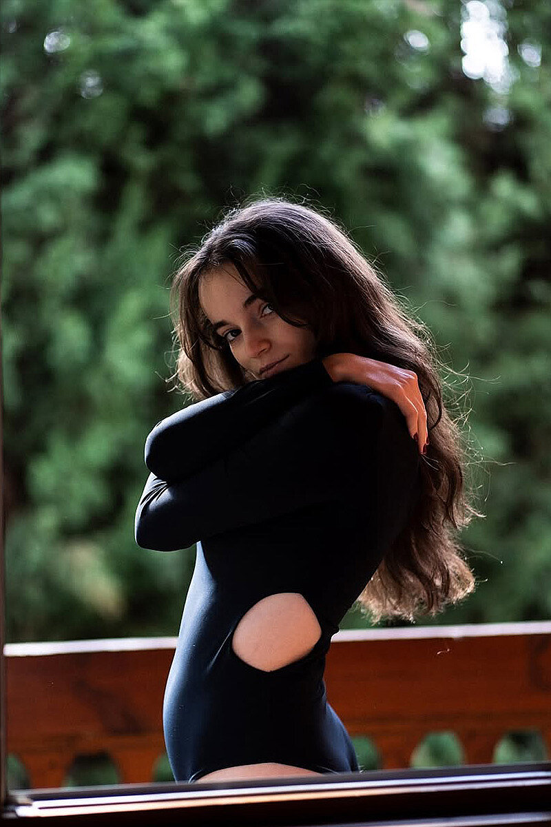 ANASTASIA - V-NECK BODY - 2